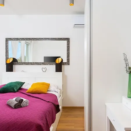 Vila With Private Pool Near The Town Center, Extra Pool Heating Available Pula