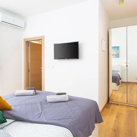 With Private Pool Near The Town Center, Extra Pool Heating Available Vila