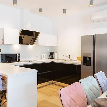 Vila With Private Pool Near The Town Center, Extra Pool Heating Available Pula