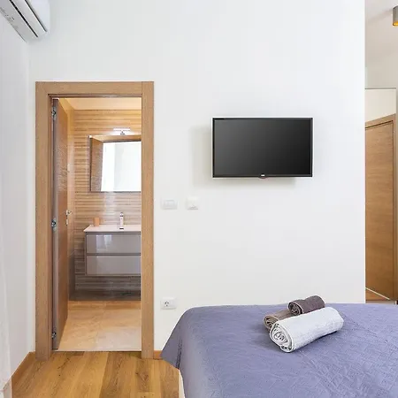 Vila With Private Pool Near The Town Center, Extra Pool Heating Available