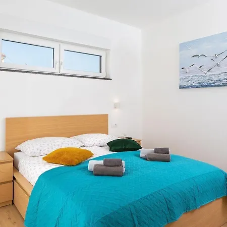 With Private Pool Near The Town Center, Extra Pool Heating Available Pula