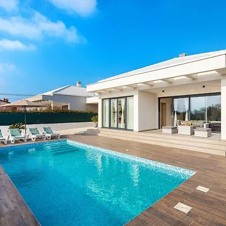 With Private Pool Near The Town Center, Extra Pool Heating Available