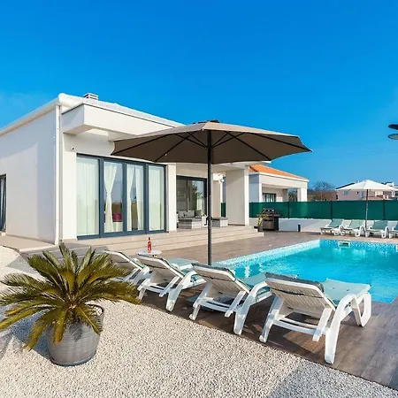 With Private Pool Near The Town Center, Extra Pool Heating Available Vila Pula
