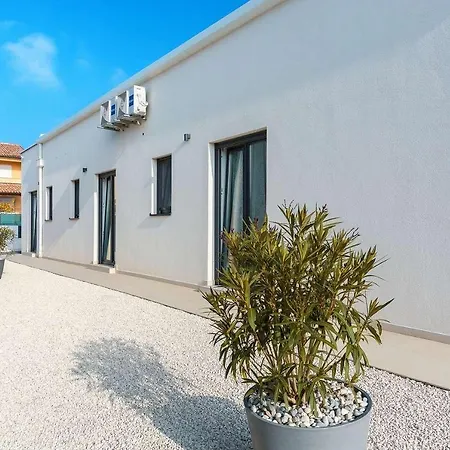 With Private Pool Near The Town Center, Extra Pool Heating Available Pula