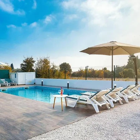 With Private Pool Near The Town Center, Extra Pool Heating Available Pula