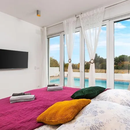Vila With Private Pool Near The Town Center, Extra Pool Heating Available *