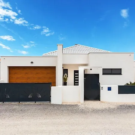 With Private Pool Near The Town Center, Extra Pool Heating Available
