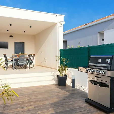 With Private Pool Near The Town Center, Extra Pool Heating Available Pula