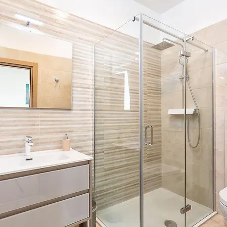 With Private Pool Near The Town Center, Extra Pool Heating Available Vila