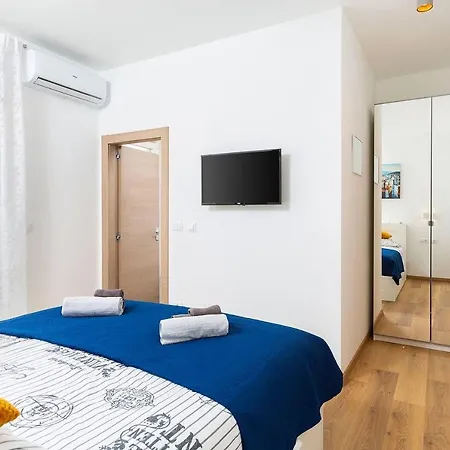 Vila With Private Pool Near The Town Center, Extra Pool Heating Available Pula