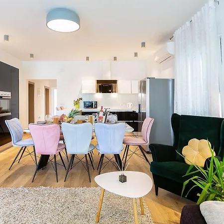 Vila With Private Pool Near The Town Center, Extra Pool Heating Available *